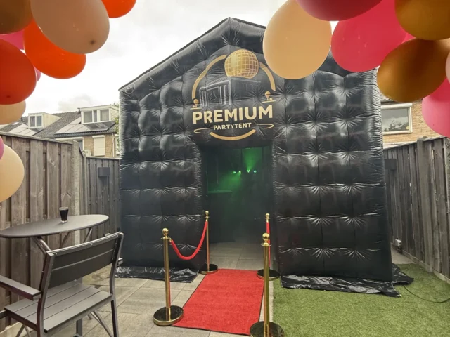 Aufblasbare Disco 4x4 im Garten bei einer Feier zum 16. Geburtstag